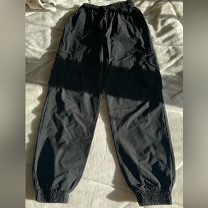 Aritzia TNA Cargo pant. Size XXS